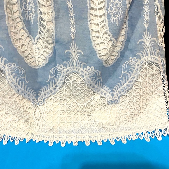 LUCY PARIS NWT STUNNING EMBROIDERED CUTOUT LIGHT BLUE & WHITE LINED TOP  SIZE S - Picture 11 of 15